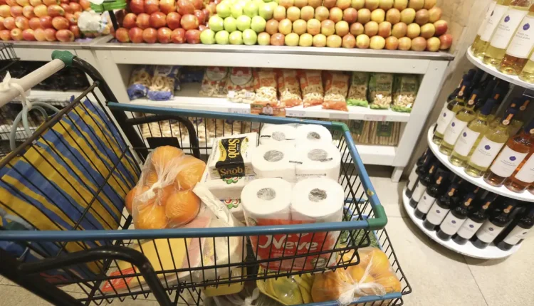 Preços dos alimentos caem pelo 4º mês consecutivo / Jornal da Política